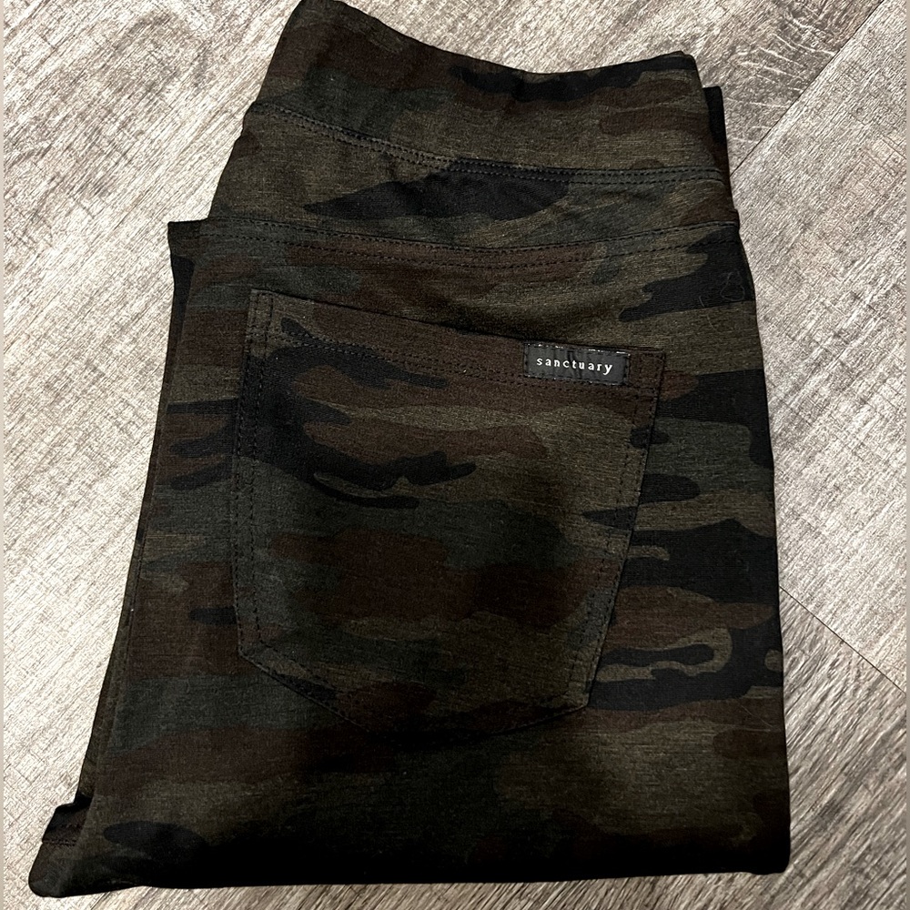 Dark camouflage Sanctuary skinny leggings from Anthropology